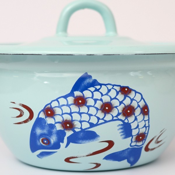 Enamel enamel bowl 17 cm with lid