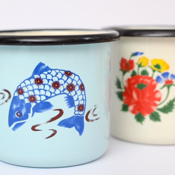 6 St. Emaille- Tasse mit Dekor