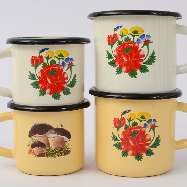 6 St. Emaille- Tasse mit Dekor