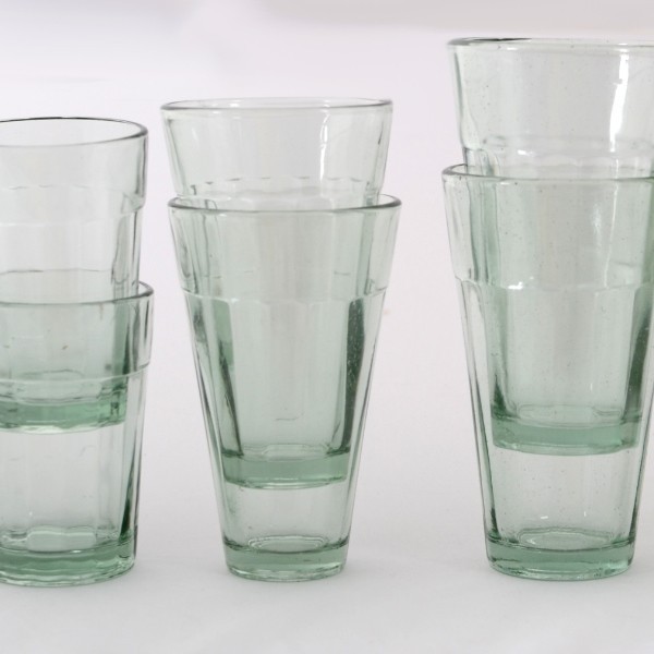 1 Kiste recycelte Gläser, geriffelt